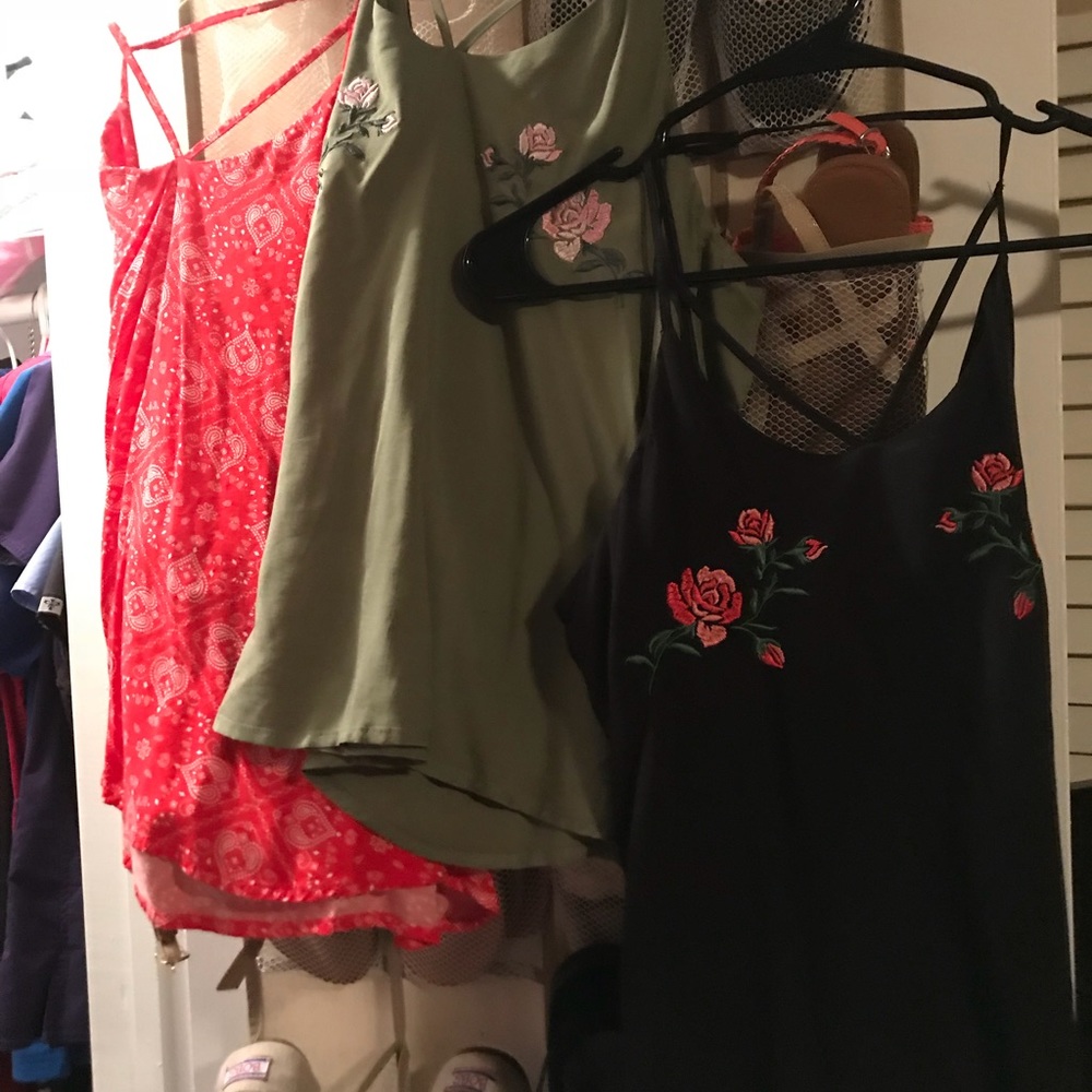 Set of 3 tank tops